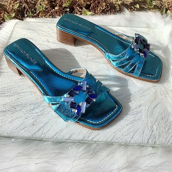 Donald Pliner Bettamy Bejeweled Leather Turquoise Slides Slip-On Sandals Size 9 - Picture 5 of 16
